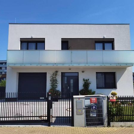 Yipin Villa プラハ エクステリア 写真