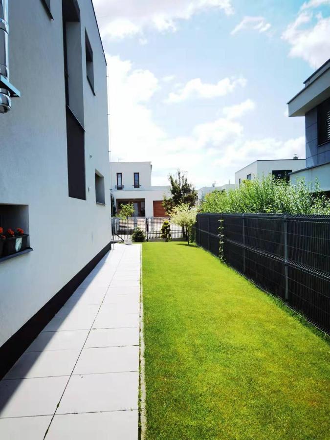 Yipin Villa プラハ エクステリア 写真