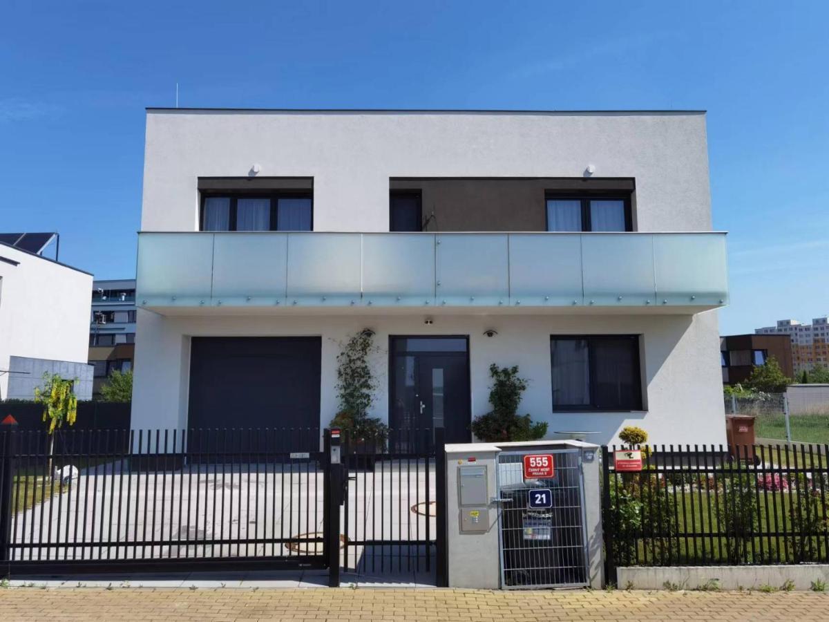 Yipin Villa プラハ エクステリア 写真